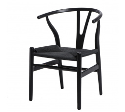 Černá proutěná židle inspirovaná Wishbone