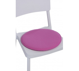 Růžový kulatý polštář na židli